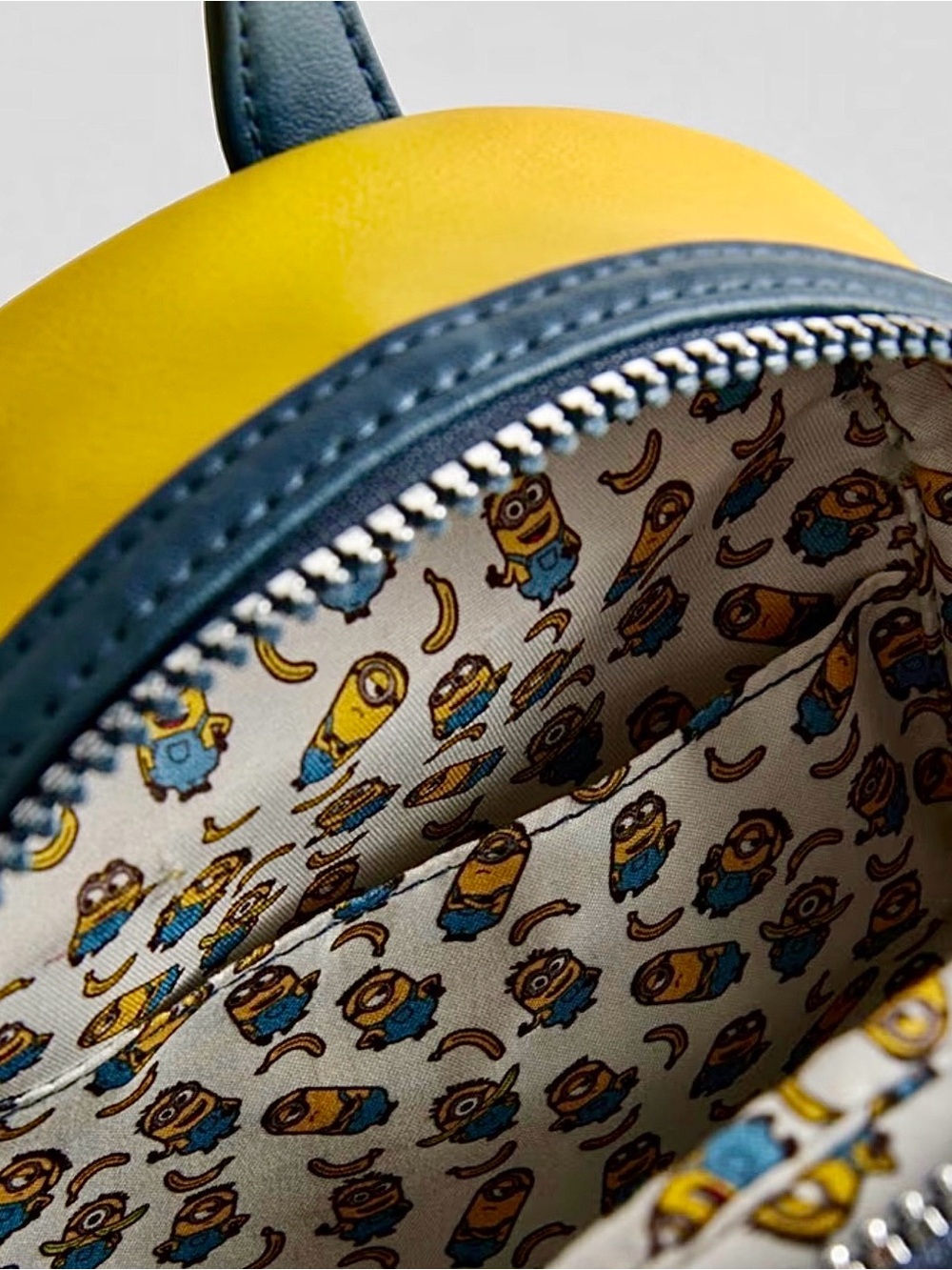 NEW Primark MINIONS Despicable Me Denim Backpack Googly Eyes & Banana Zip Pulls - Picture 5 of 5